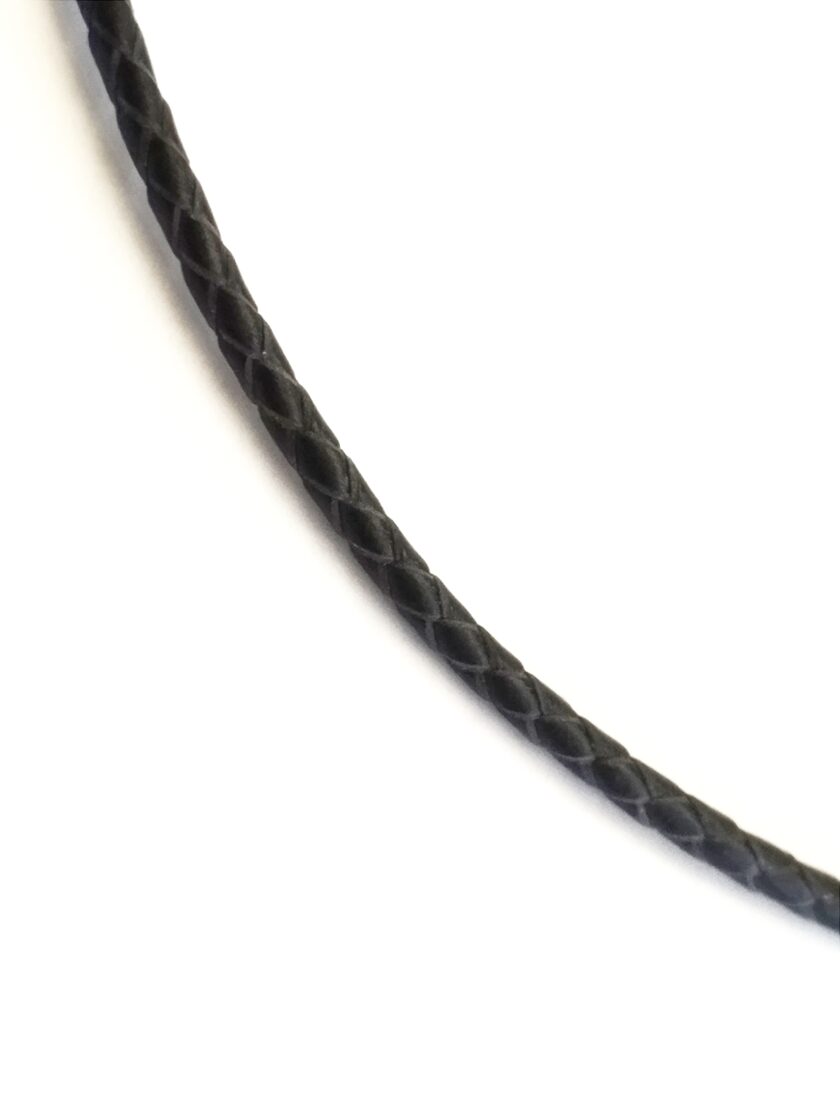 Ādas aukliņa - melna vai brūna 60 cm 