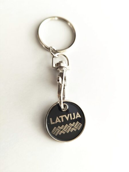 Melns emalja atslēgu piekariņš - Latvija
